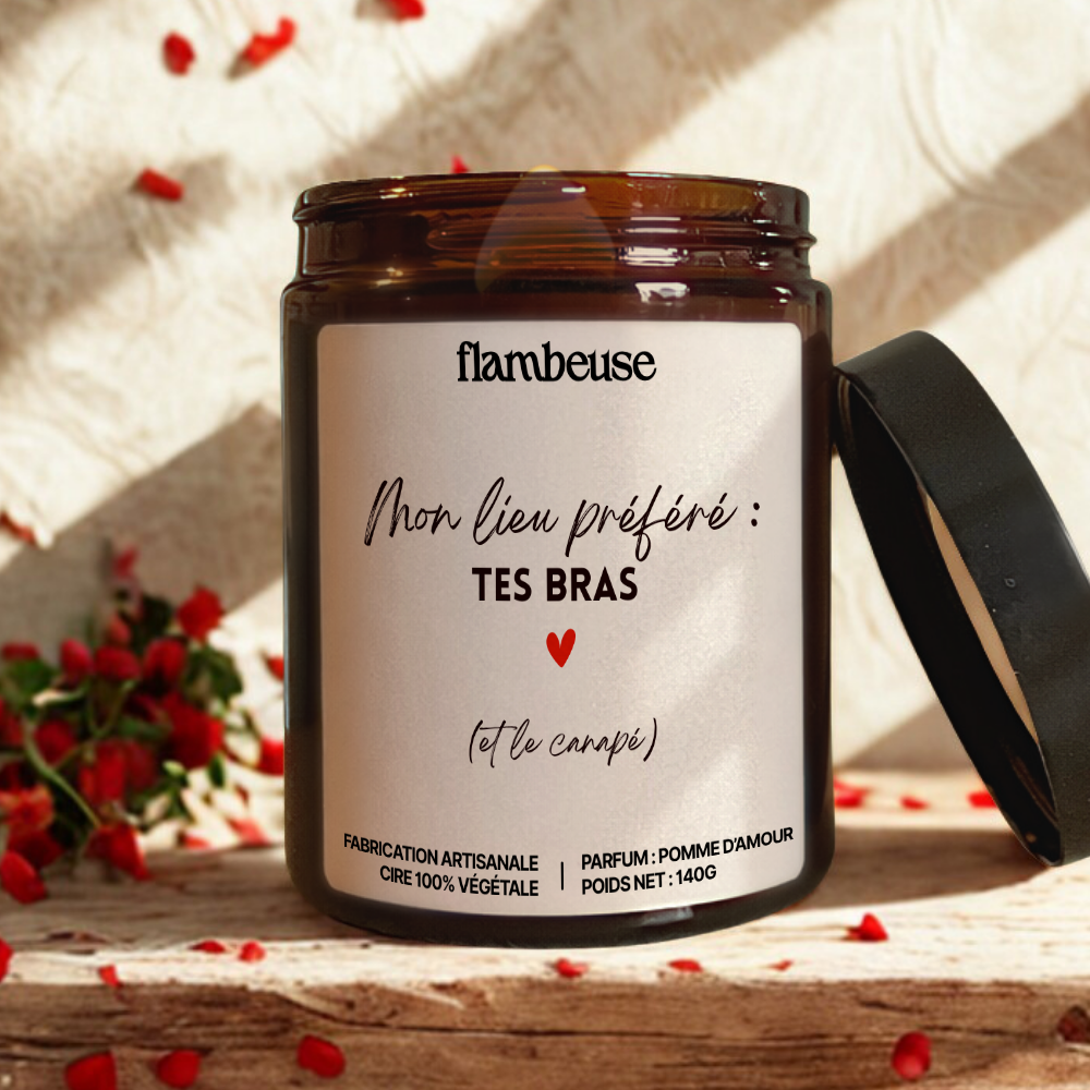 Bougie "Mon lieu préféré : tes bras. (et le canapé)"