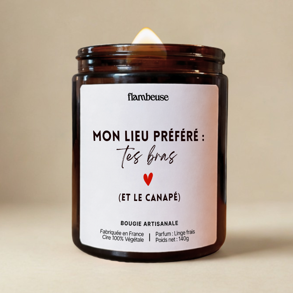 Bougie "Mon lieu préféré : tes bras. (et le canapé)"